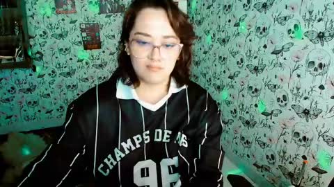 Yiz online show from 05/16/26, 12:07