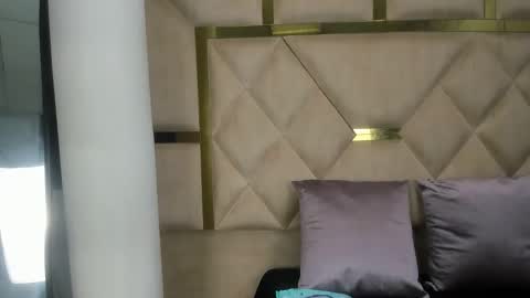 Snapshot of issysleblanc chatting on 01/13/26, 03:01 Issys online show from 01/13/26, 03:01