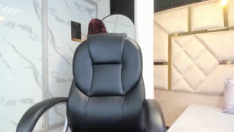 Snapshot of issysleblanc chatting on 01/17/26, 03:55 Issys online show from 01/17/26, 03:55