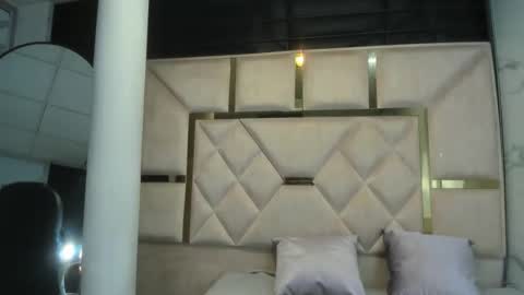 Snapshot of issysleblanc chatting on 01/18/26, 08:51 Issys online show from 01/18/26, 08:51
