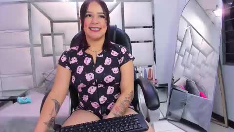 Snapshot of issysleblanc chatting on 02/25/26, 04:22 Issys online show from 02/25/26, 04:22