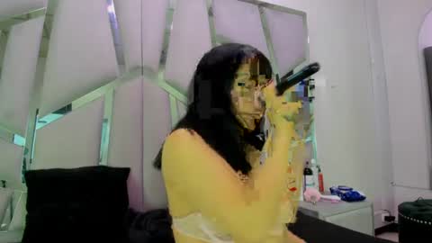 Snapshot of issysleblanc chatting on 07/21/26, 08:55 Issys online show from 07/21/26, 08:55
