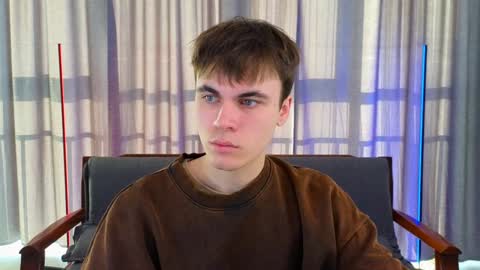 Snapshot of istairee chatting on 01/24/25, 10:21 Maks online show from 01/24/25, 10:21