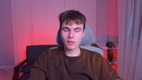 Snapshot of istairee chatting on 01/27/25, 10:06 Maks online show from 01/27/25, 10:06