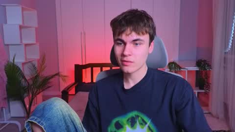 Snapshot of istairee chatting on 02/03/25, 10:03 Maks online show from 02/03/25, 10:03