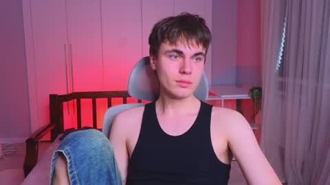 Snapshot of istairee chatting on 02/06/25, 10:15 Maks online show from 02/06/25, 10:15