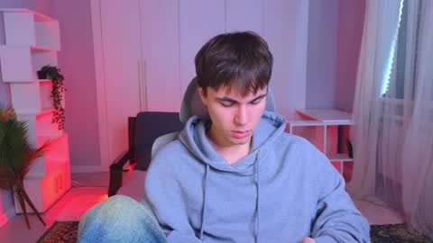 Snapshot of istairee chatting on 02/10/25, 09:25 Maks online show from 02/10/25, 09:25