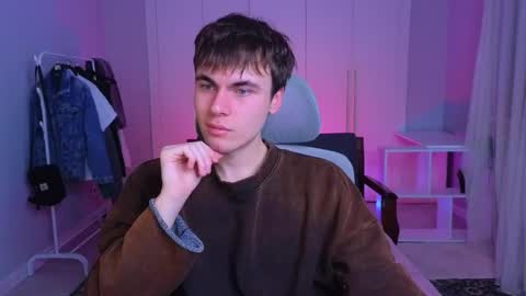 Snapshot of istairee chatting on 02/13/25, 01:37 Maks online show from 02/13/25, 01:37