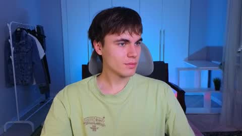 Snapshot of istairee chatting on 02/17/25, 10:40 Maks online show from 02/17/25, 10:40