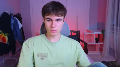 Snapshot of istairee chatting on 02/28/25, 10:20 Maks online show from 02/28/25, 10:20