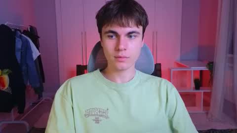 Snapshot of istairee chatting on 02/28/25, 01:25 Maks online show from 02/28/25, 01:25