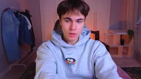 Snapshot of istairee chatting on 03/12/25, 10:37 Maks online show from 03/12/25, 10:37