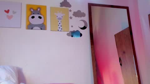 Snapshot of itahisa_cute chatting on 02/20/25, 12:25 itahisa online show from 02/20/25, 12:25