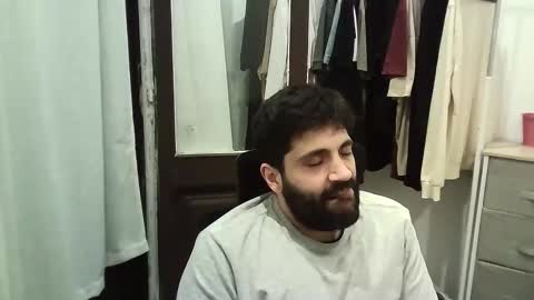 italianboybcn online show from 12/18/25, 06:58