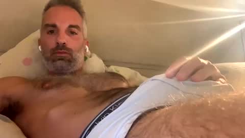 Snapshot of italiantoyboy84 chatting on 10/01/25, 11:00 italiantoyboy84 online show from 10/01/25, 11:00