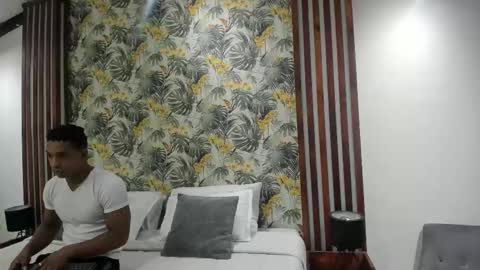 Italo Moore online show from 09/19/25, 11:11