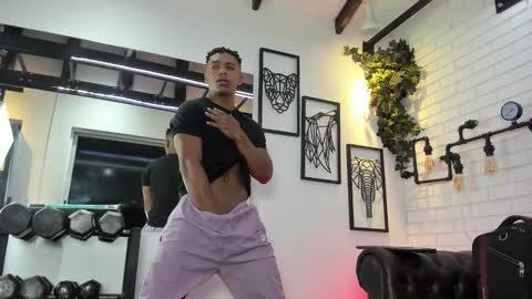 Italo Moore online show from 11/25/25, 11:32