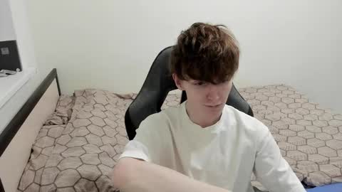 Snapshot of ithan_red chatting on 12/22/24, 04:27 Ethan online show from 12/22/24, 04:27