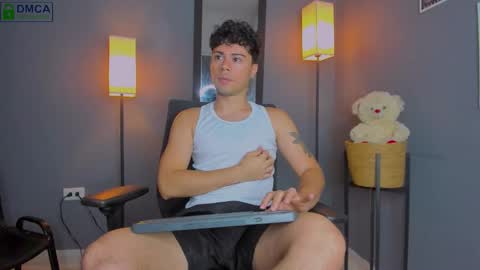 Snapshot of ithan_salvatore chatting on 03/21/26, 01:16 Ithan and Friends online show from 03/21/26, 01:16