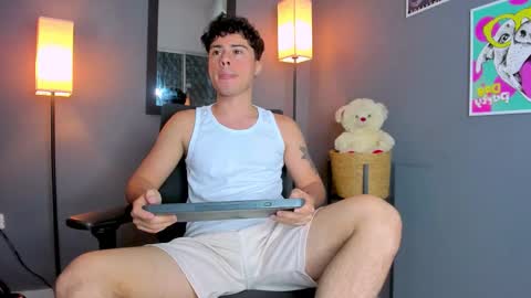 Snapshot of ithan_salvatore chatting on 03/22/26, 01:20 Ithan and Friends online show from 03/22/26, 01:20