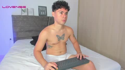 Snapshot of ithan_salvatore chatting on 04/18/26, 11:25 Ithan and Friends online show from 04/18/26, 11:25
