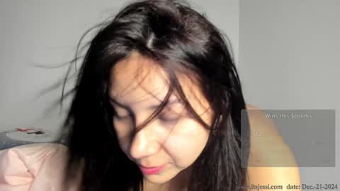 Snapshot of its_jessi chatting on 12/21/24, 07:27 Jessi online show from 12/21/24, 07:27