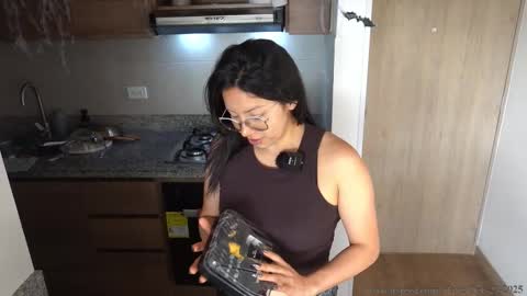 Snapshot of its_jessi chatting on 10/29/25, 08:43 Jessi online show from 10/29/25, 08:43