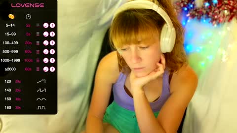 Snapshot of its_lily chatting on 12/29/24, 03:44 Lily online show from 12/29/24, 03:44