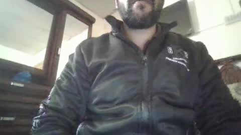 Snapshot of its_me_2323 chatting on 02/14/25, 04:15 its_me_2323 online show from 02/14/25, 04:15