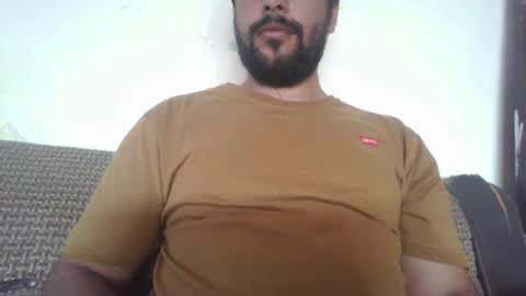 Snapshot of its_me_2323 chatting on 10/17/25, 04:04 its_me_2323 online show from 10/17/25, 04:04