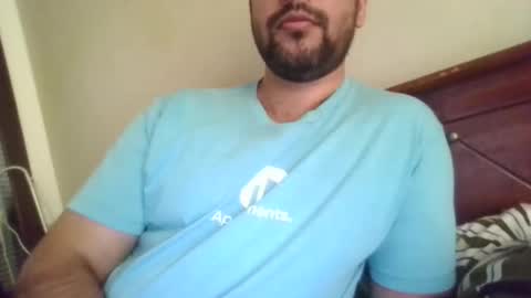 Snapshot of its_me_2323 chatting on 12/20/25, 03:35 its_me_2323 online show from 12/20/25, 03:35