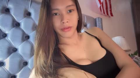 Snapshot of its_me_cora chatting on 10/02/25, 08:21 Cora online show from 10/02/25, 08:21