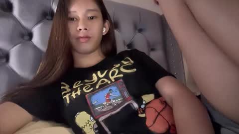 Snapshot of its_me_cora chatting on 10/19/25, 03:01 Cora online show from 10/19/25, 03:01