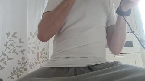 Snapshot of its_me_mave chatting on 03/02/25, 12:32 Dutch online show from 03/02/25, 12:32