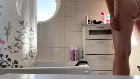 Snapshot of its_me_mave chatting on 09/12/25, 02:50 Dutch online show from 09/12/25, 02:50