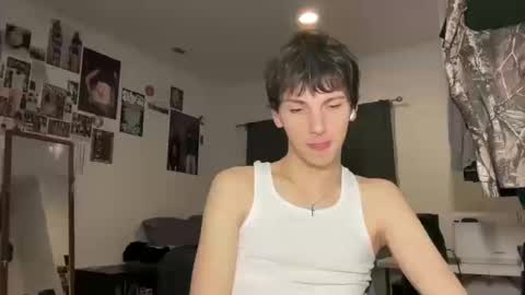 Snapshot of its_rowan chatting on 10/16/25, 01:28 Rowan online show from 10/16/25, 01:28