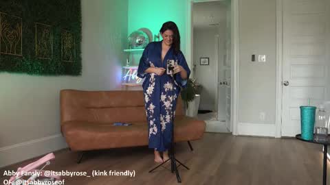 Snapshot of itsabbyrose_ chatting on 11/19/25, 03:23 Abby Rose online show from 11/19/25, 03:23