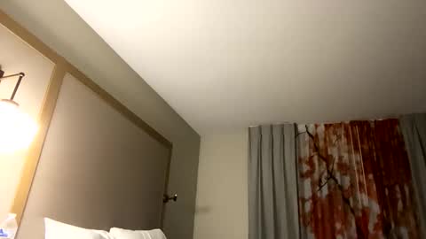 Snapshot of itsavibeouthere chatting on 12/17/24, 06:56 itsavibeouthere online show from 12/17/24, 06:56