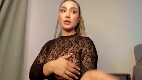 Snapshot of itsbellax chatting on 02/06/26, 04:10 Isabella online show from 02/06/26, 04:10