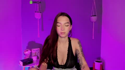 Snapshot of itscamill chatting on 01/05/25, 01:56 camill online show from 01/05/25, 01:56