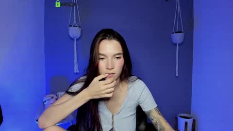 Snapshot of itscamill chatting on 01/25/25, 02:15 camill online show from 01/25/25, 02:15