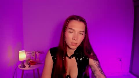 Snapshot of itscamill chatting on 09/17/25, 01:18 camill online show from 09/17/25, 01:18