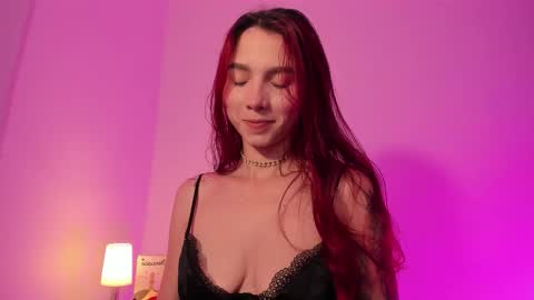 Snapshot of itscamill chatting on 11/12/25, 01:28 camill online show from 11/12/25, 01:28