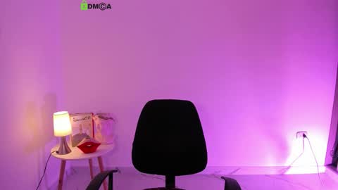 Snapshot of itscamill chatting on 12/20/25, 11:45 camill online show from 12/20/25, 11:45