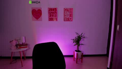 Snapshot of itscamill chatting on 04/04/26, 01:37 camill online show from 04/04/26, 01:37