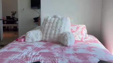 Snapshot of itscaylawatsun chatting on 11/05/25, 06:30 itscaylawatsun online show from 11/05/25, 06:30