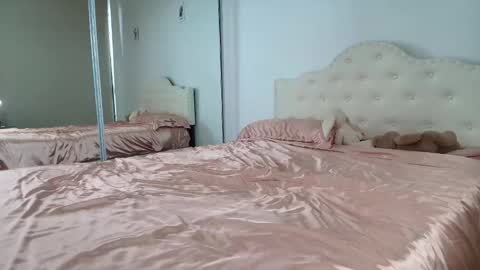 Snapshot of itschanelxx chatting on 12/17/24, 10:43 itschanelxx online show from 12/17/24, 10:43