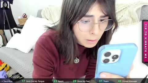 Snapshot of itschloelaurent chatting on 05/20/26, 06:47 itschloelaurent online show from 05/20/26, 06:47