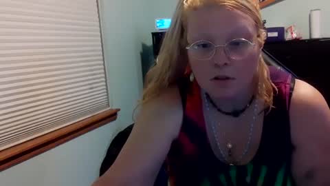 Snapshot of itsglitch222 chatting on 09/22/25, 06:04 Itsglitchh222 online show from 09/22/25, 06:04
