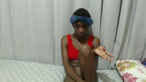 Laynne online show from 10/23/25, 02:27